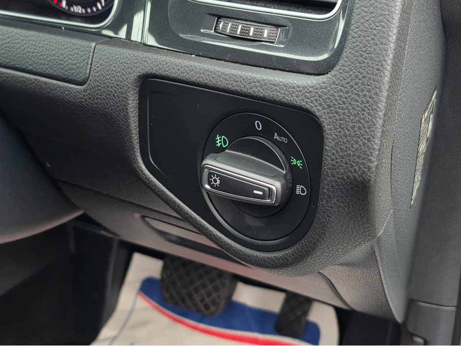 2019 Volkswagen Golf - image 7