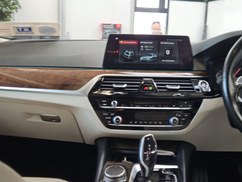 2018 BMW 5 Series - image 11