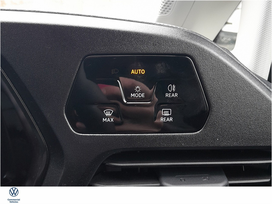 2025 Volkswagen Caddy - image 23