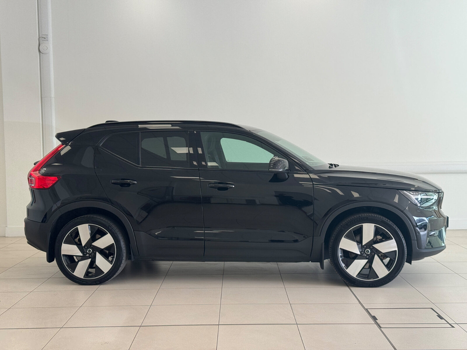 2023 Volvo XC40 - image 3