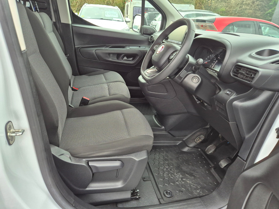 2023 Fiat Doblo - image 9