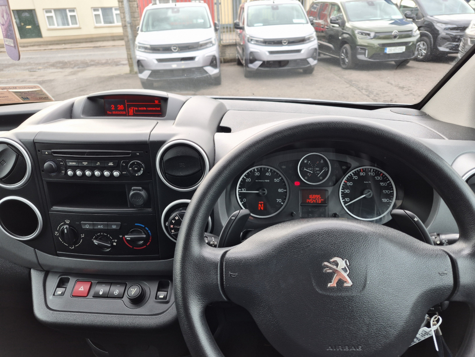 2017 Peugeot Partner - image 8