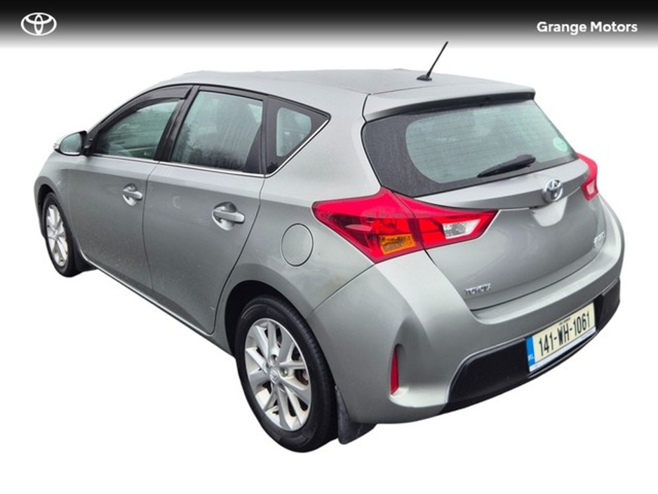 2014 Toyota Auris - image 16