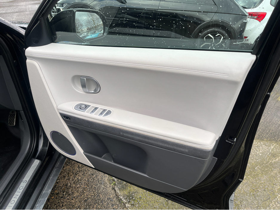 2022 Hyundai Ioniq 5 PREMIUM PLUS 73KWH EV //MASSIVE SPEC//BOSE SOUND SYSTEM//PANORAMIC GLASS ROOF//FULL LEATHER ELECTRIC HEATED/COOLED SEATS// €24,950