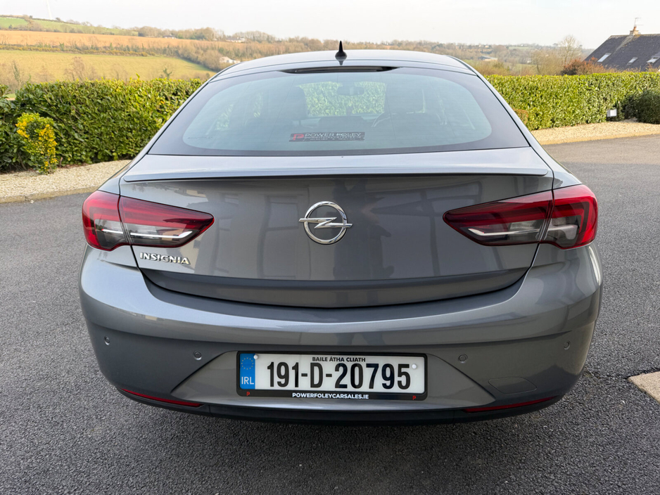 2019 Opel Insignia - image 10
