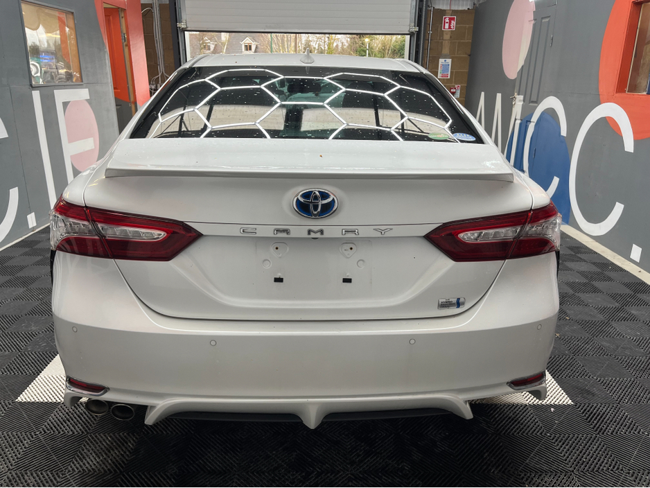 2019 Toyota Camry - image 3