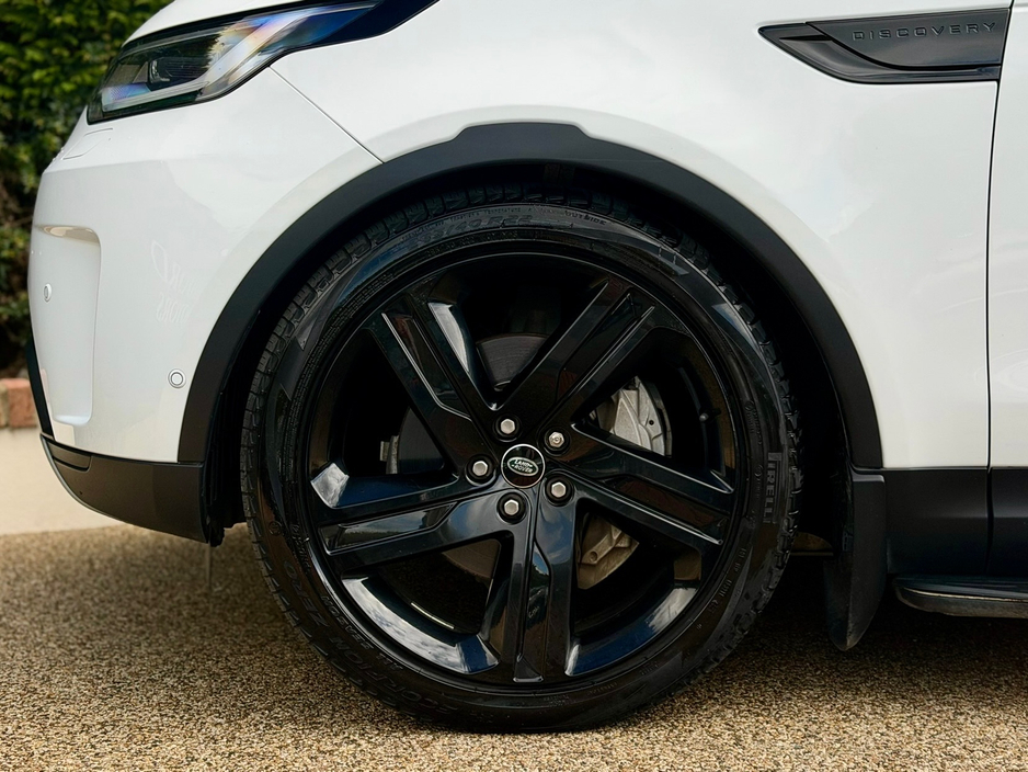 2021 Land Rover Discovery - image 7