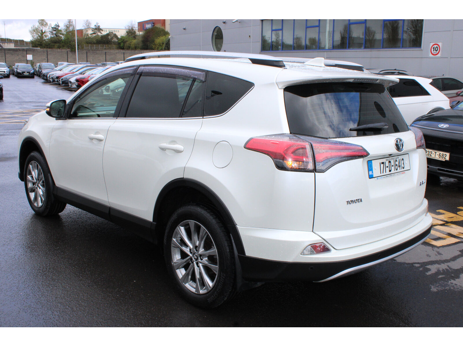 2017 Toyota Rav4 - image 3