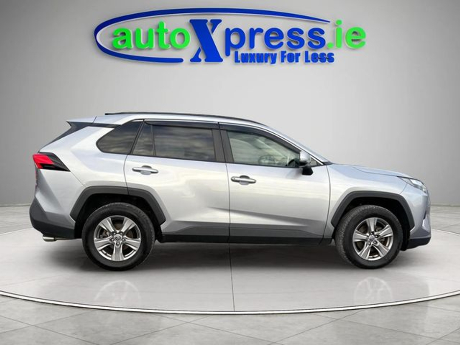 2022 Toyota Rav4 - image 10