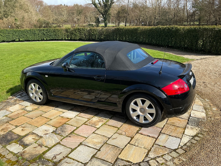 2004 Audi TT - image 14