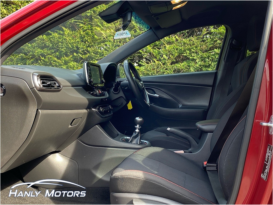 2022 Hyundai i30 - image 14