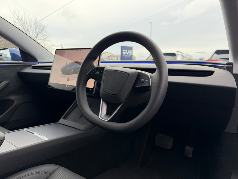 2025 Tesla Model 3 - image 5