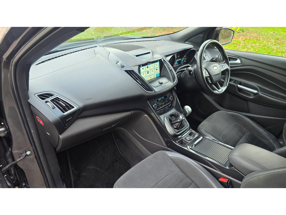 2017 Ford Kuga - image 11