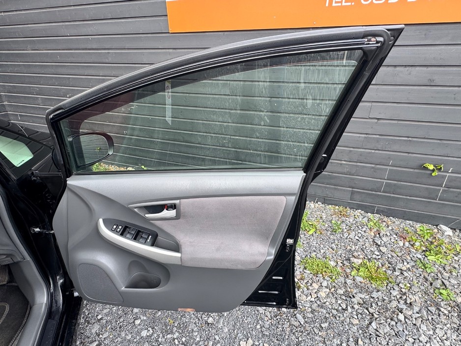 2011 Toyota Prius - image 17