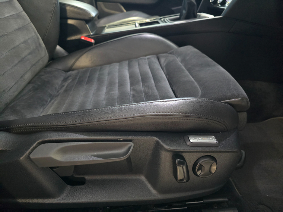 2019 Volkswagen Passat - image 12