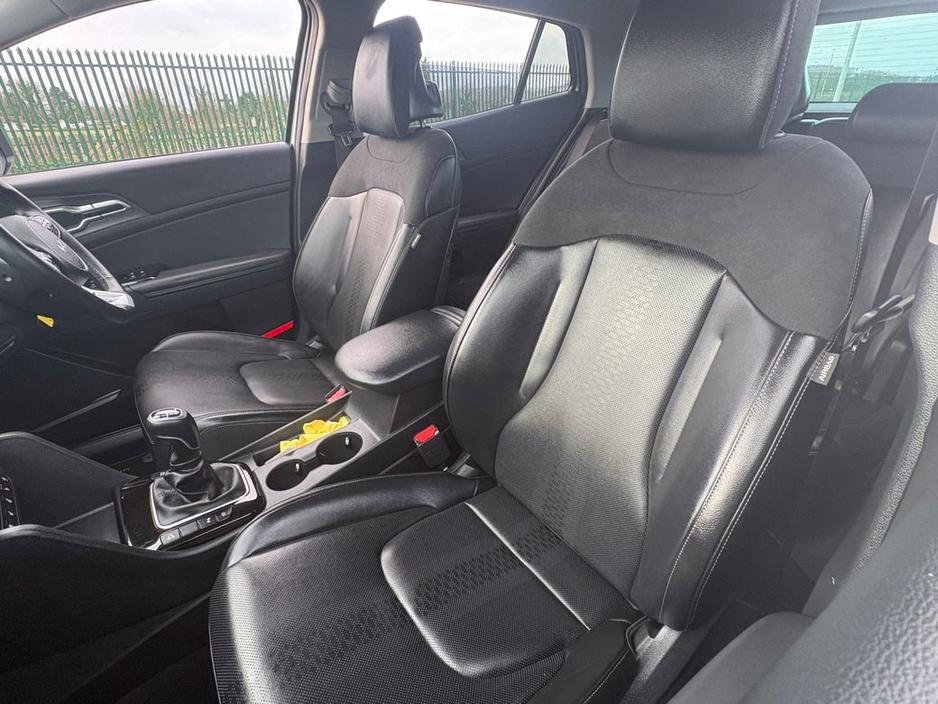 2025 Kia Sportage - image 18