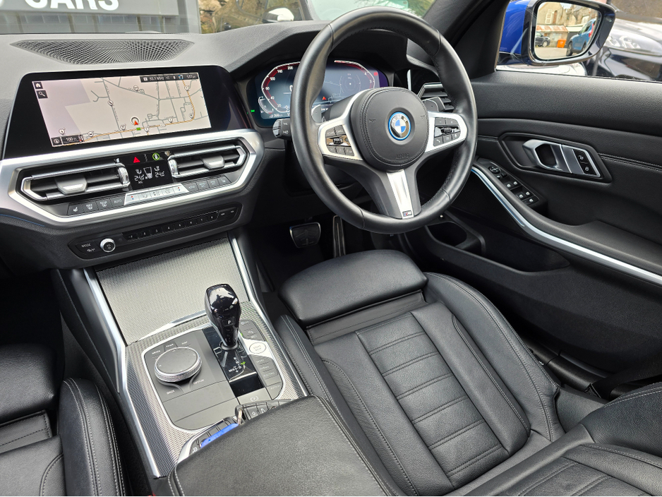 2021 BMW 3 Series - image 20