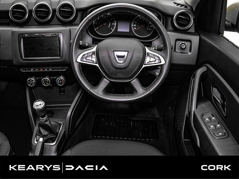 2020 Dacia Duster - image 28
