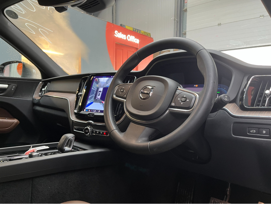 2022 Volvo XC60 €42950 2022 VOLVO XC60 RECHARGE PLUS T6 AWD PLUG-IN 2.0 AUTOMATIC / CRUISE CONTROL / 360° PARKING CAMERA / ELECTRIC MEMORY & HEATED SEATS / APPLE CARPLAY AND MORE €42,950