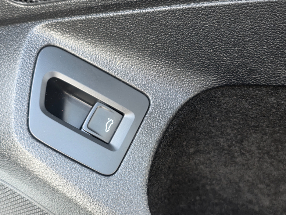 2016 Volkswagen Passat ( 162 REG 2.0 TSI R-LINE FULL LEATHER SEATS ELECTRIC HEATED SEATS SAT-NAV REV CAMERA BLIND-SPOT CARPLAY ANDROID AUTO €19,950