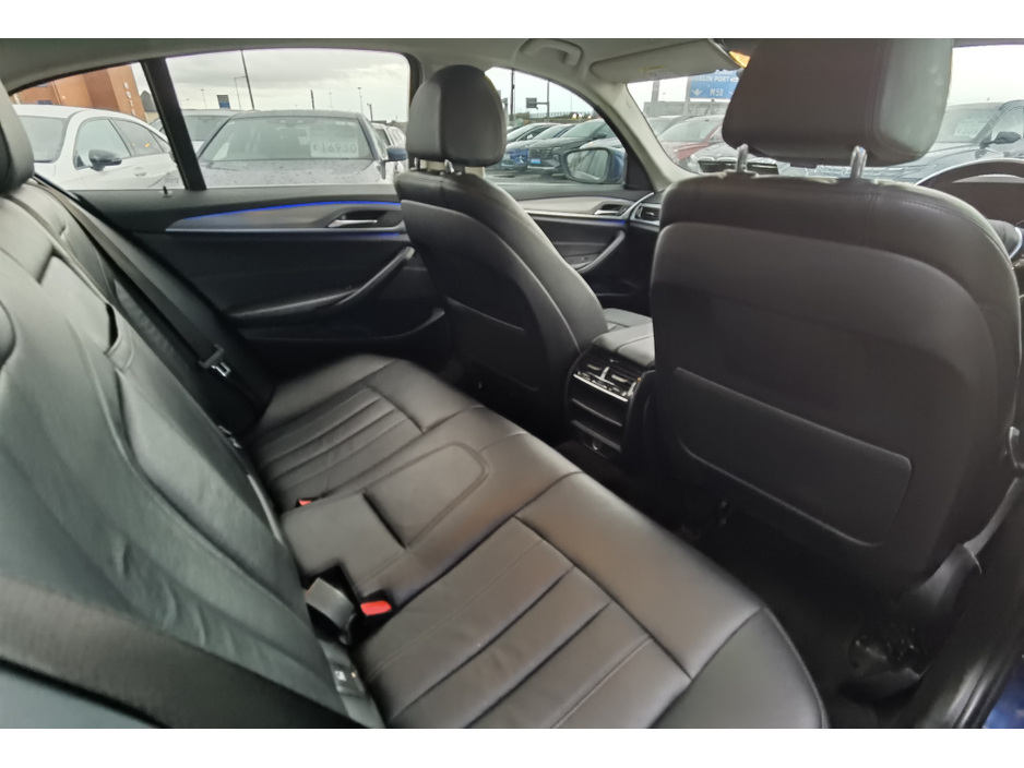 2018 BMW 5 Series - image 12