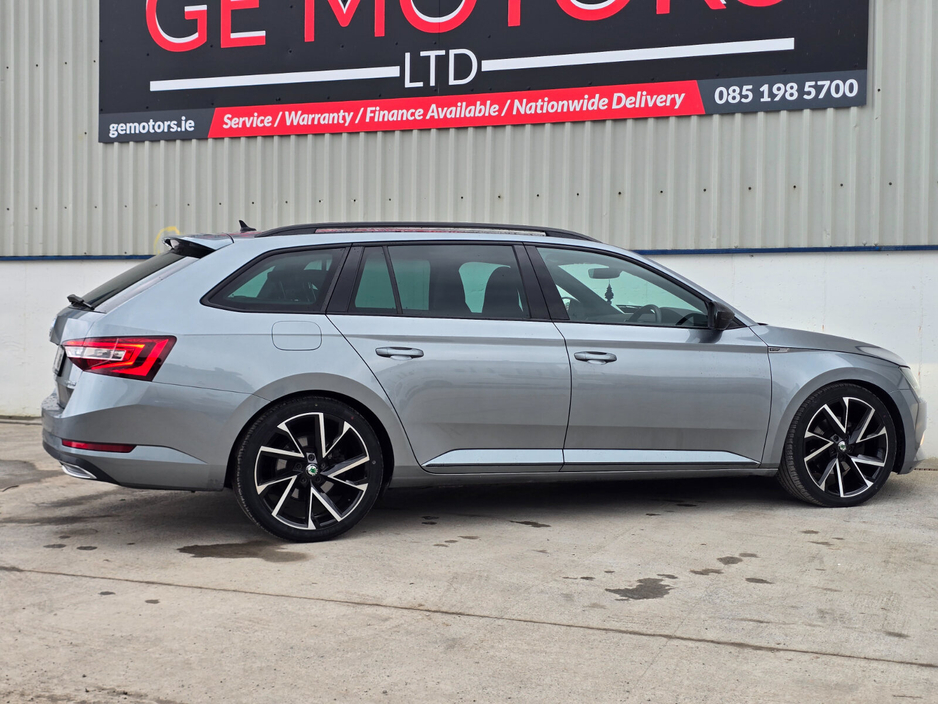 2018 Skoda Superb - image 5