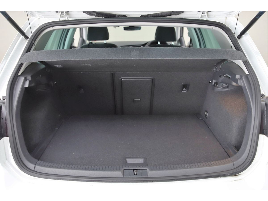 2018 Volkswagen Golf - image 18