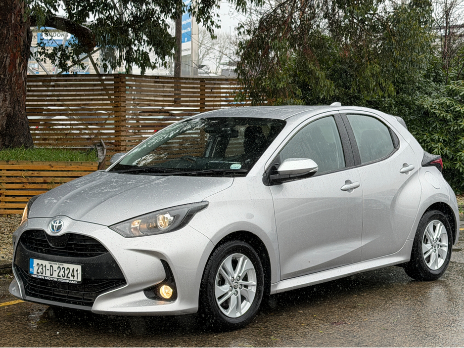 2023 Toyota Yaris 1.5 HYBRID LUNA..rear camera..warranty includedd €16,950