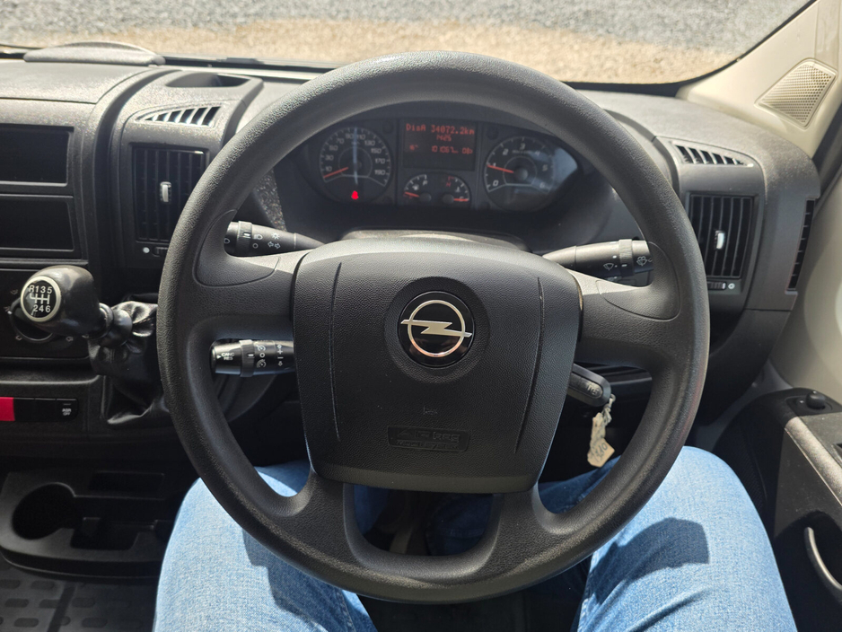 2022 Opel Movano - image 8