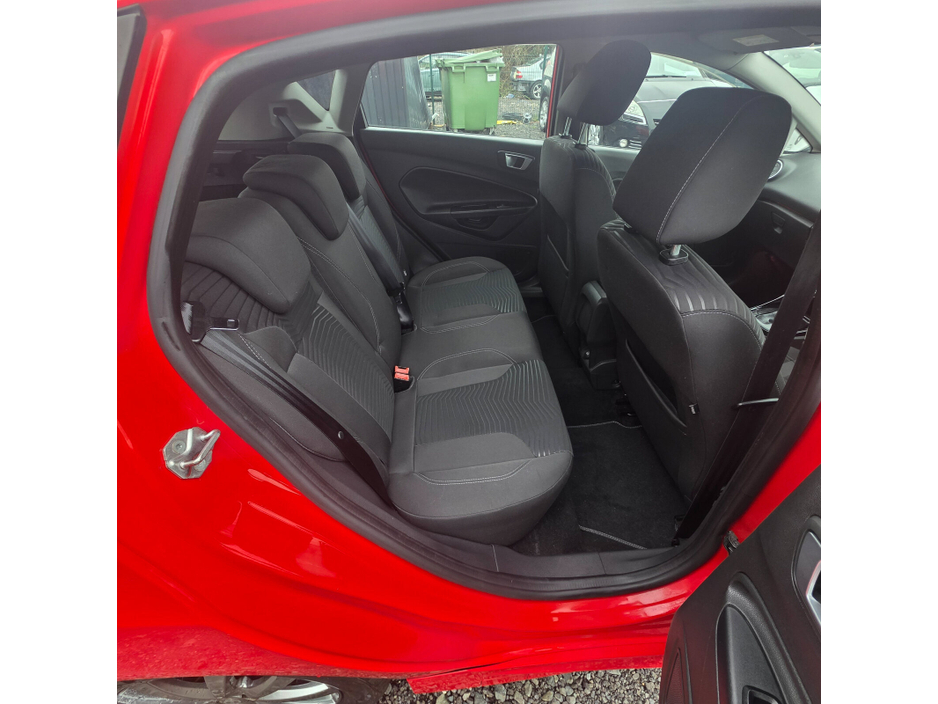 2015 Ford Fiesta - image 16