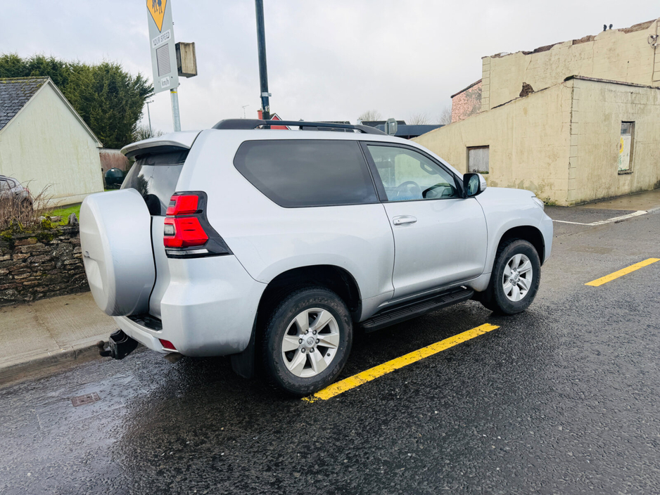 2021 Toyota Landcruiser - image 4