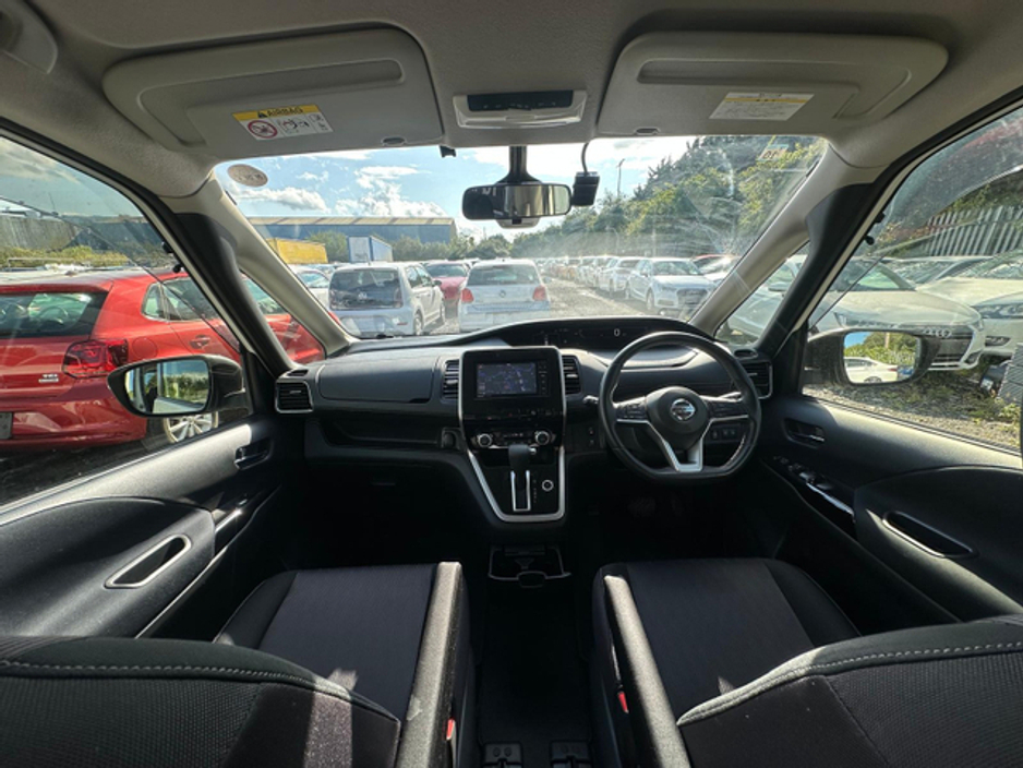 2016 Nissan Serena - image 18