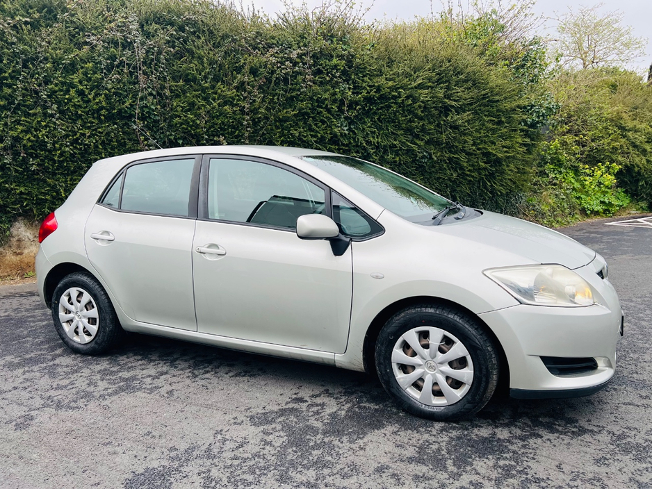 2009 Toyota Auris - image 3