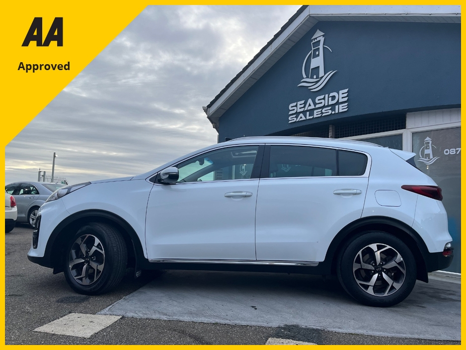 2020 Kia Sportage - image 2