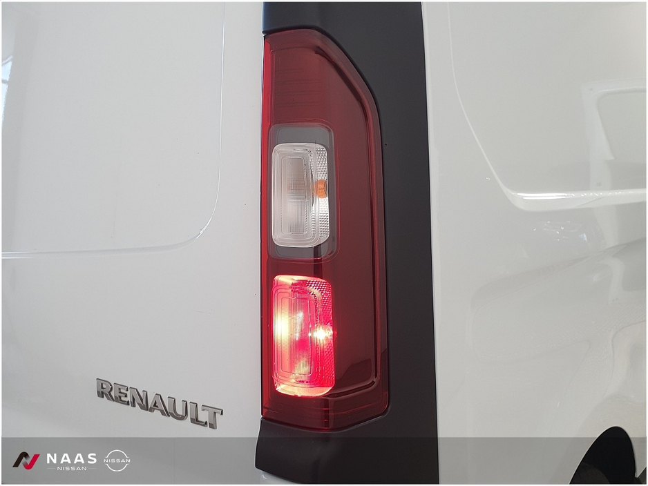 2024 Renault Trafic - image 23