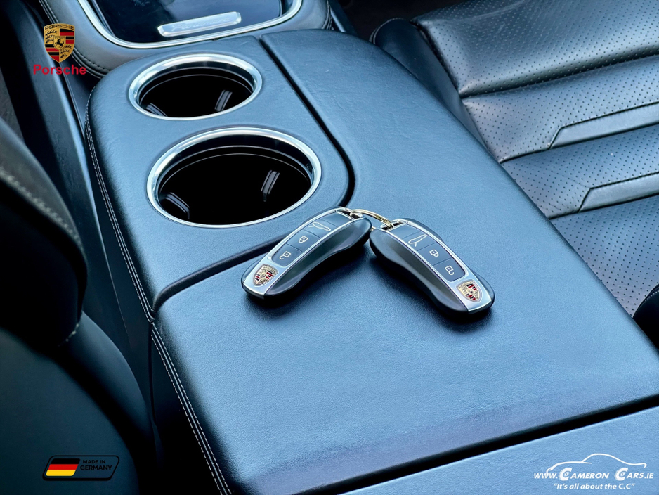 2022 Porsche Panamera - image 22