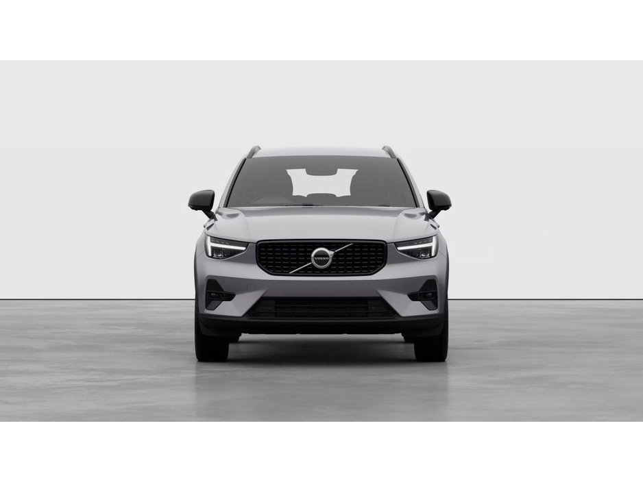 2026 Volvo XC40 - image 2