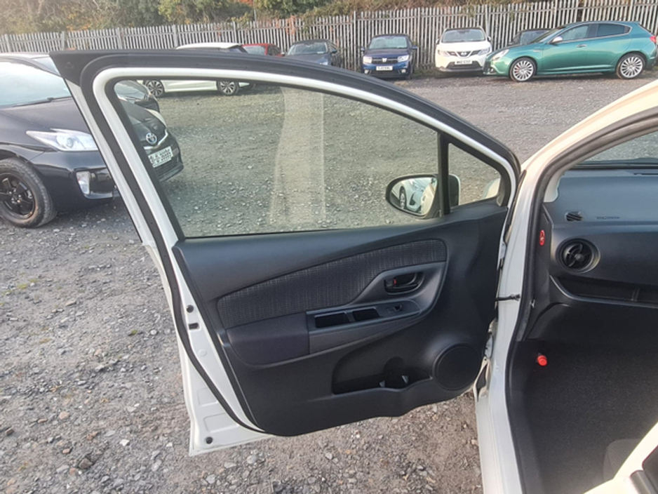 2018 Toyota Vitz - image 12