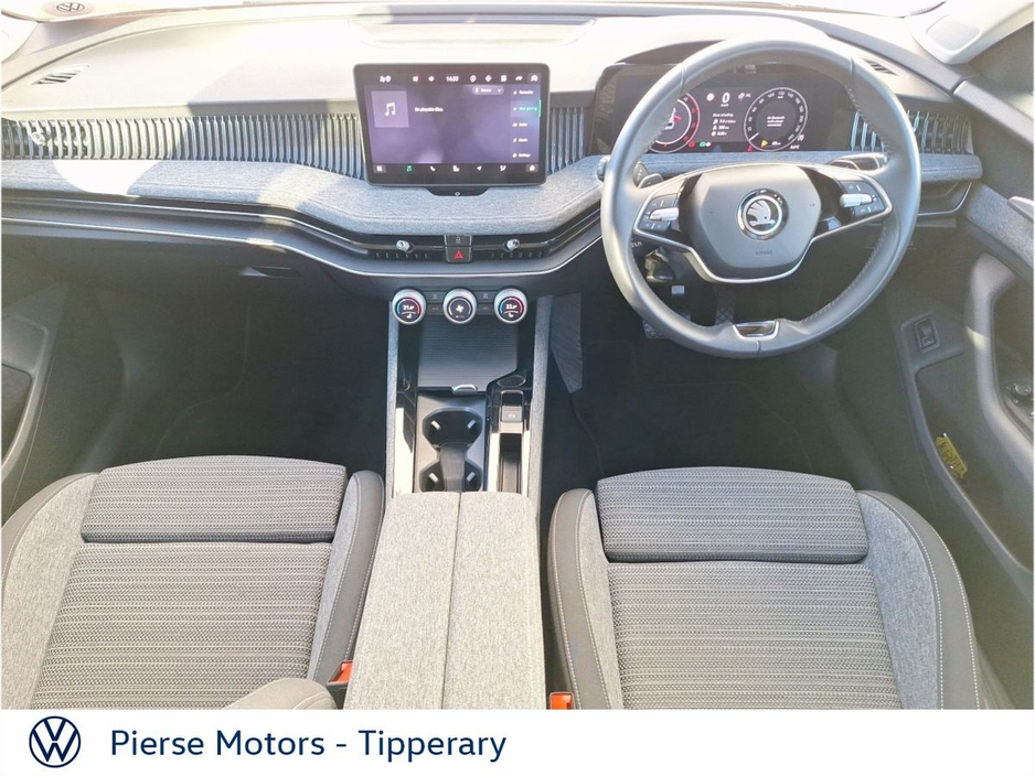 2025 Skoda Superb - image 4