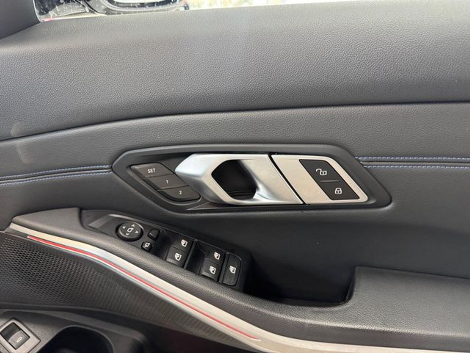 2021 BMW 3 Series - image 12