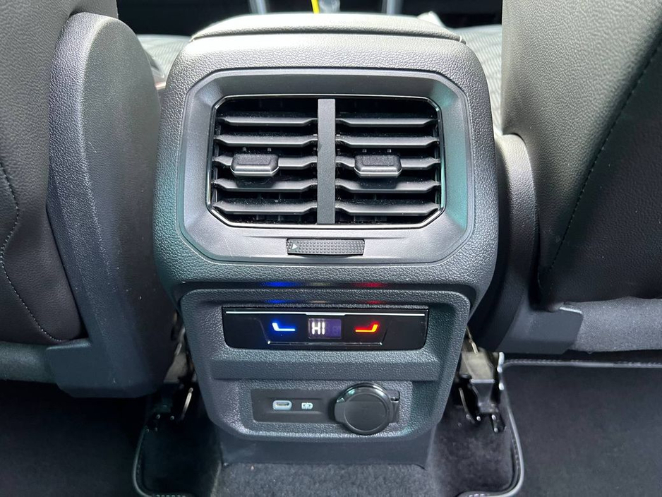 2023 Volkswagen Tiguan - image 14