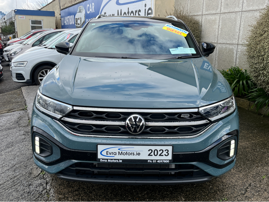 2023 Volkswagen T-Roc - image 2
