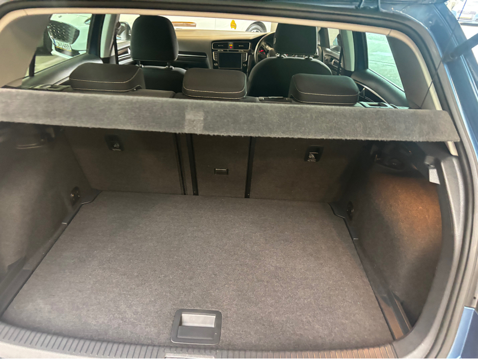 2017 Volkswagen Golf - image 10