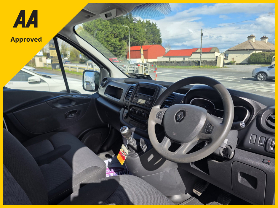 2021 Renault Trafic - image 11