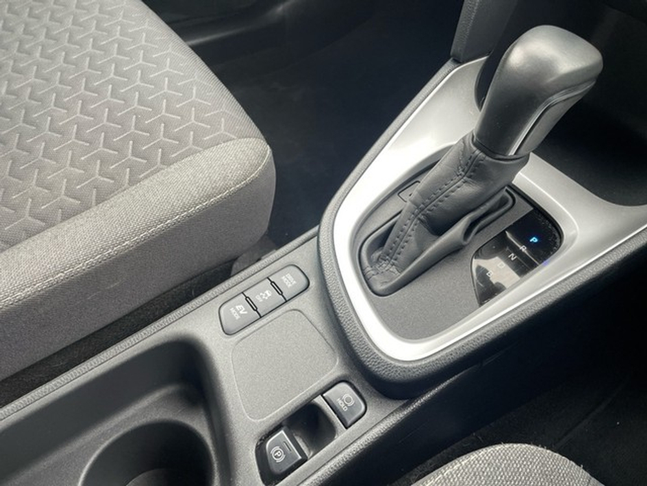 2022 Toyota Yaris Cross - image 17