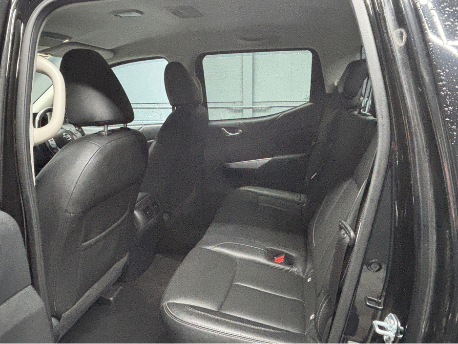 2018 Nissan Navara - image 7