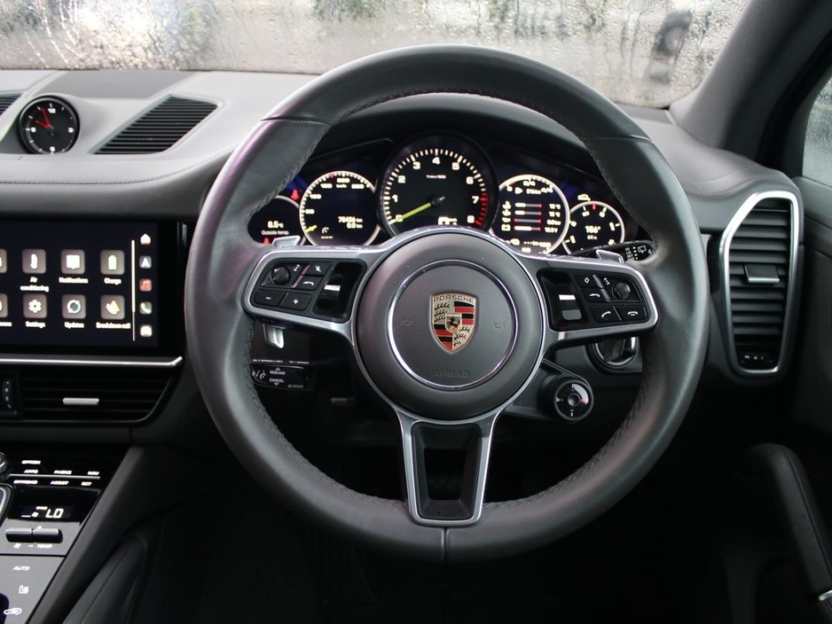 2023 Porsche Cayenne E-Hybrid Platinum Edition €77,000