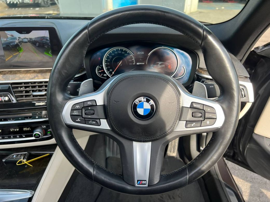 2017 BMW 5 Series - image 6