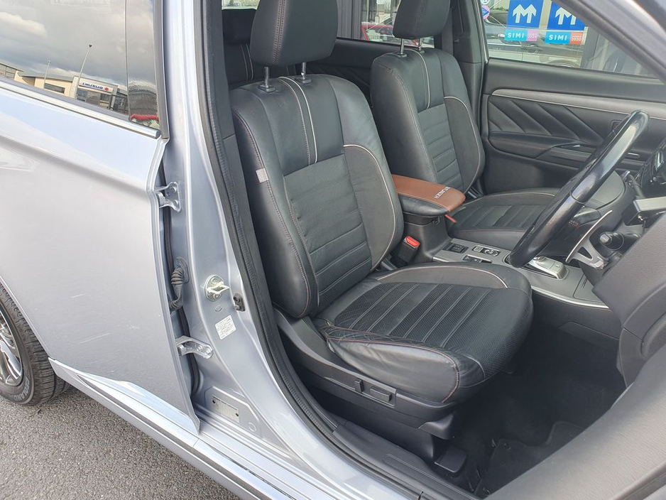 2017 Mitsubishi Outlander - image 7