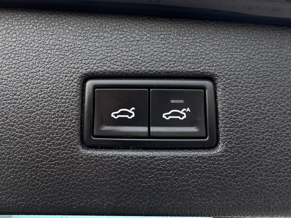 2018 Volkswagen Tiguan - image 22